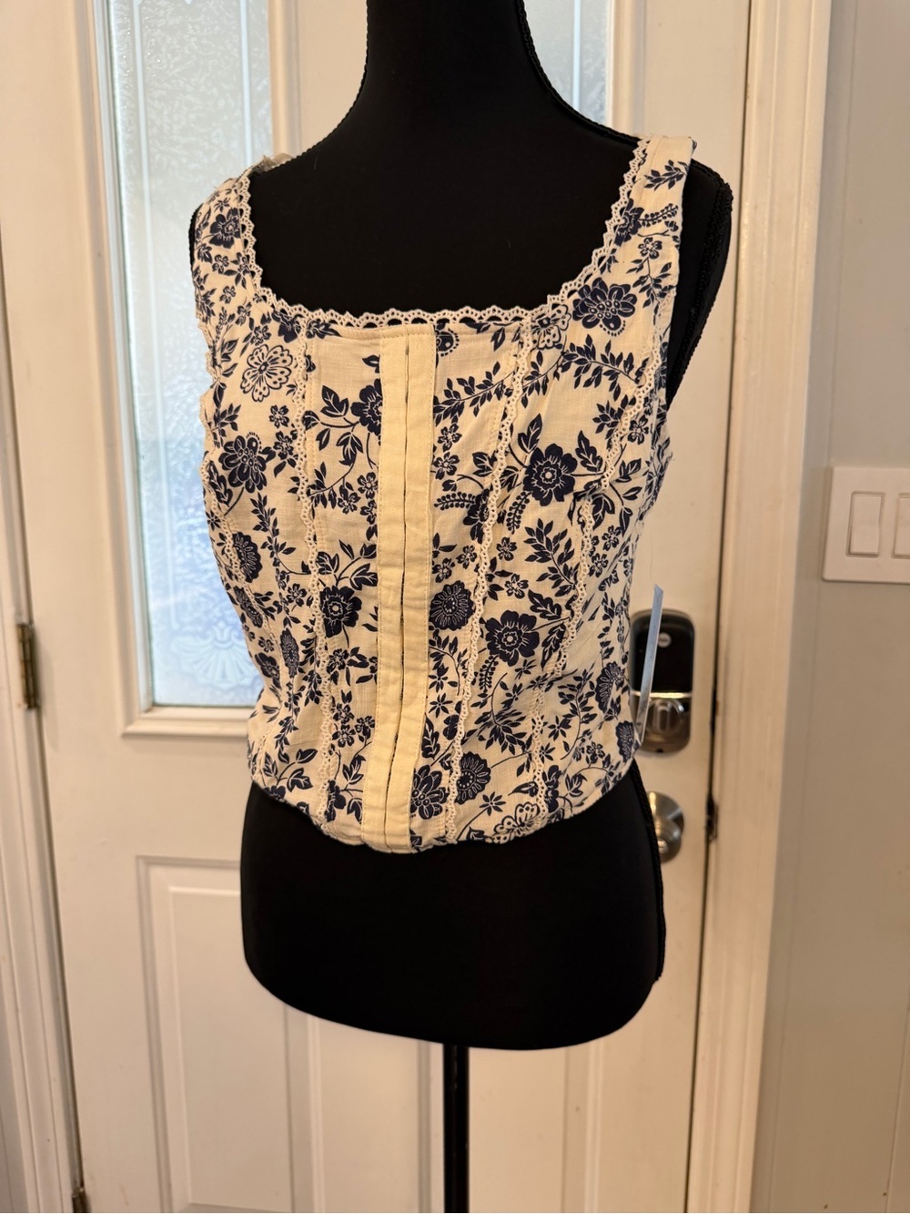 Floral Lace-Trim Square-Neck Tank in Cream and Navy